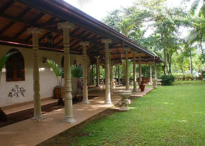 Original cottages Dedduwa Boat House