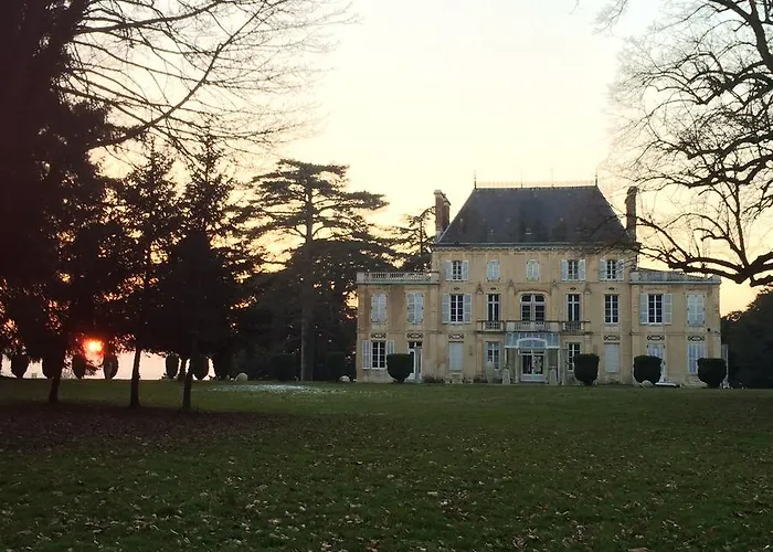 Chateau De La Rocherie Nevers Nord /