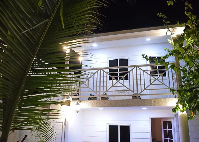 Le Castel Blanc Boutique