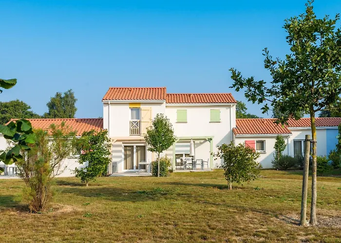 Hôtel avec piscine: Lagrange Vacances Le Village de la Mer
