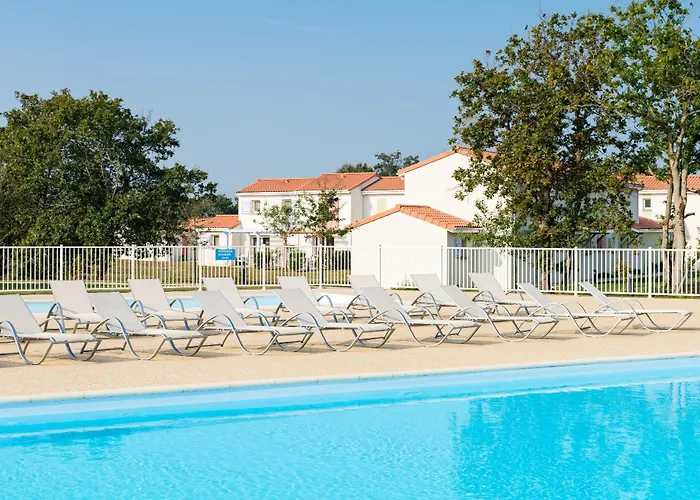 Hôtel avec piscine: Lagrange Vacances Le Village de la Mer