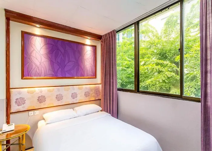 Cheap hotel: Hotel 165