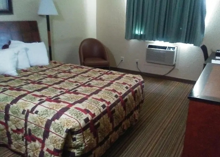 Motels Knights Inn And Suites - Grand Forks