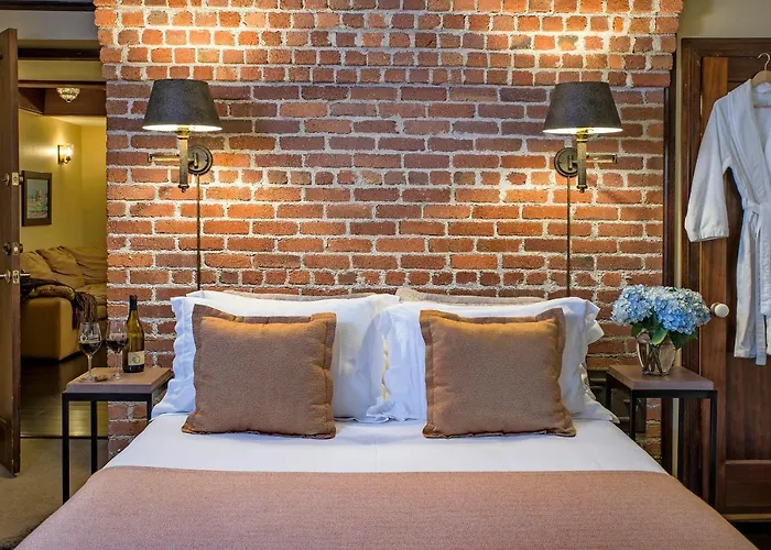 Pet Friendly hotel: Applewood Inn