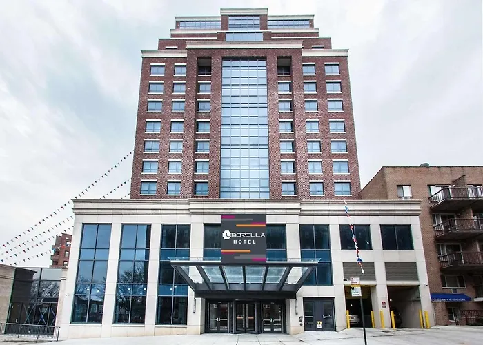 Comfort Inn & Suites - Kew Gardens Near La Guardia Airport