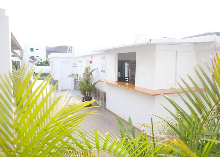 Hotel near College: Canaima Apartments - Adults Only
