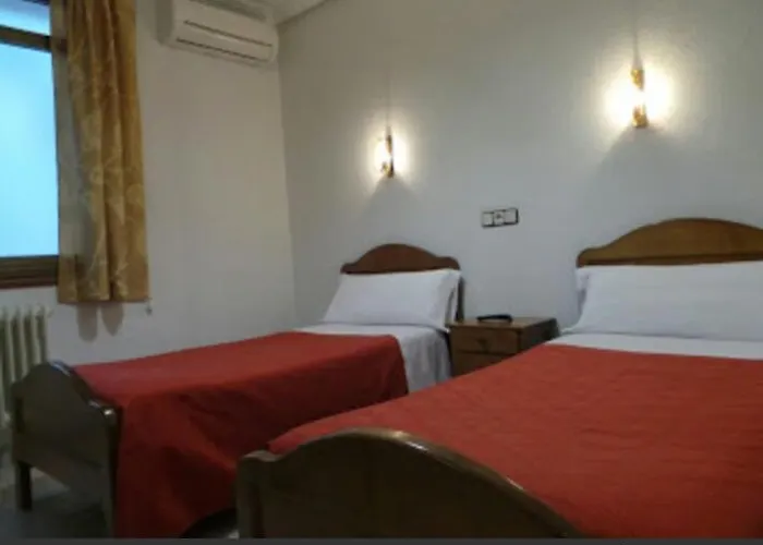 Сity center hotels Hostal Gaudi