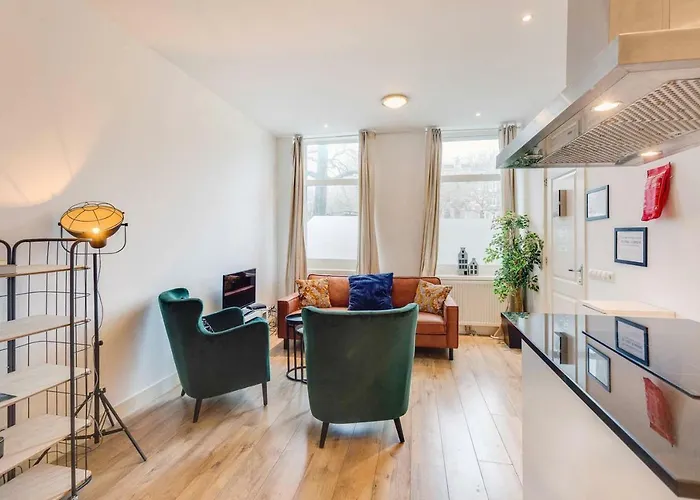 Luxurious Canalview Apt With Patio City Centre