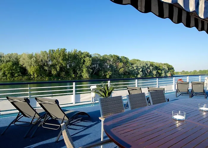 Bateau Hotel à quai Le Chardonnay